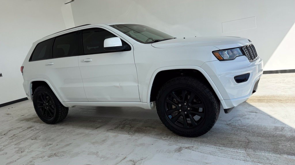 Used 2018 Jeep Grand Cherokee Altitude AWD/4WD image 1