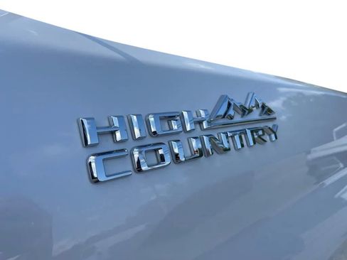 Used 2023 Chevrolet Silverado 2500 High Country w/ Z71 Off-Road Package AWD/4WD image 11