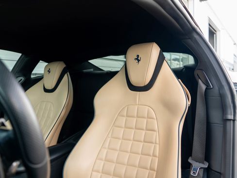 Used 2021 Ferrari Roma RWD image 11