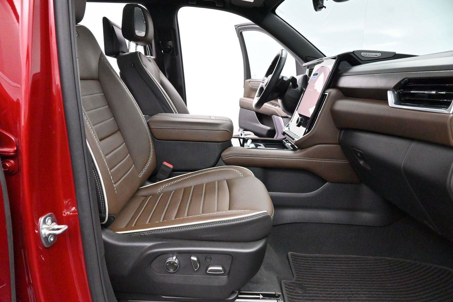 Used 2025 GMC Yukon Denali Ultimate AWD/4WD image 38