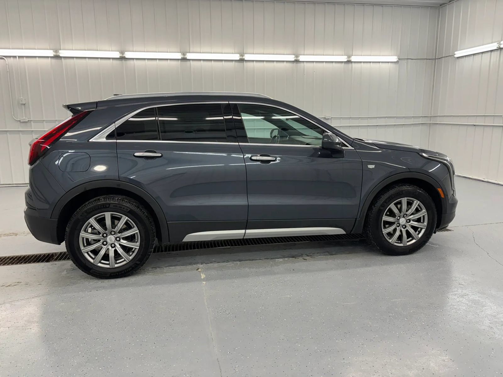 Used 2020 Cadillac XT4 Premium Luxury w/ Technology Package FWD image 8