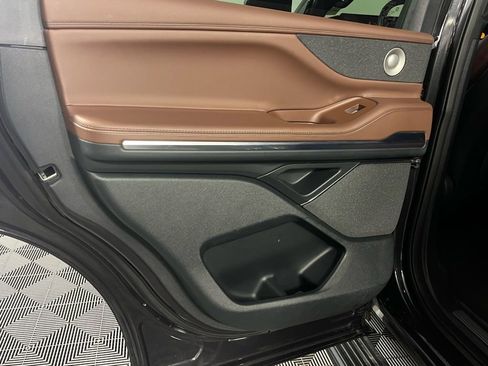 Used 2025 Lincoln Navigator Reserve image 26