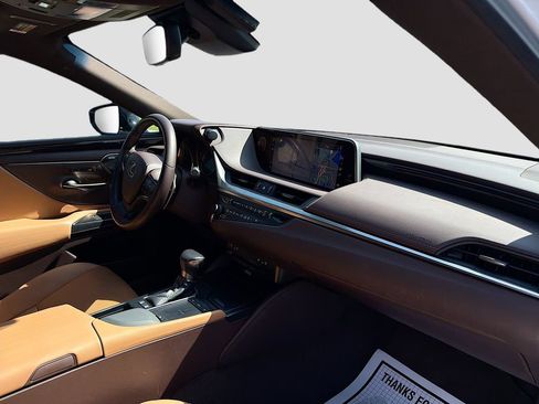 Used 2020 Lexus ES 300h w/ Premium Package FWD image 14