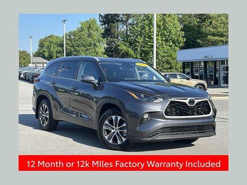 Certified 2024 Toyota Highlander XLE FWD image 1