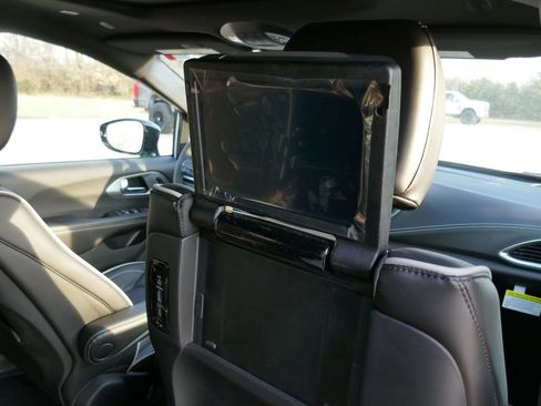 New 2026 Chrysler Pacifica Limited w/ Uconnect Theater Family Group image 14