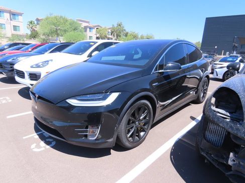 Used 2018 Tesla Model X 100D AWD/4WD image 2