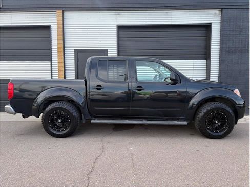Used 2013 Nissan Frontier SV w/ SV Value Truck Pkg RWD image 11