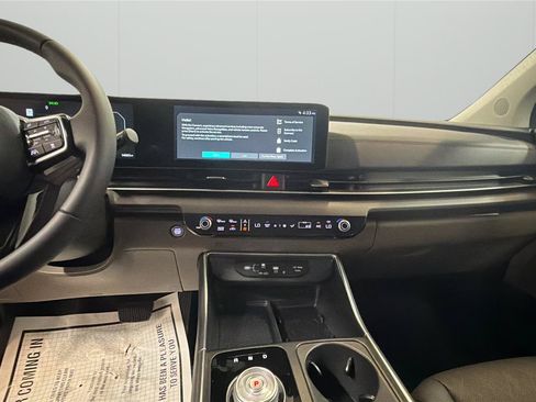 Used 2025 Kia Carnival SX FWD image 16