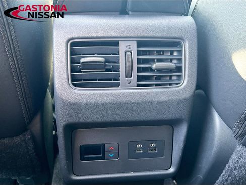 Used 2023 Nissan Rogue SL w/ SL Premium Package image 35