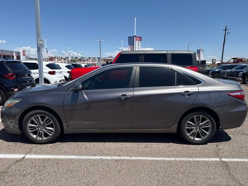 Used 2016 Toyota Camry SE FWD image 1