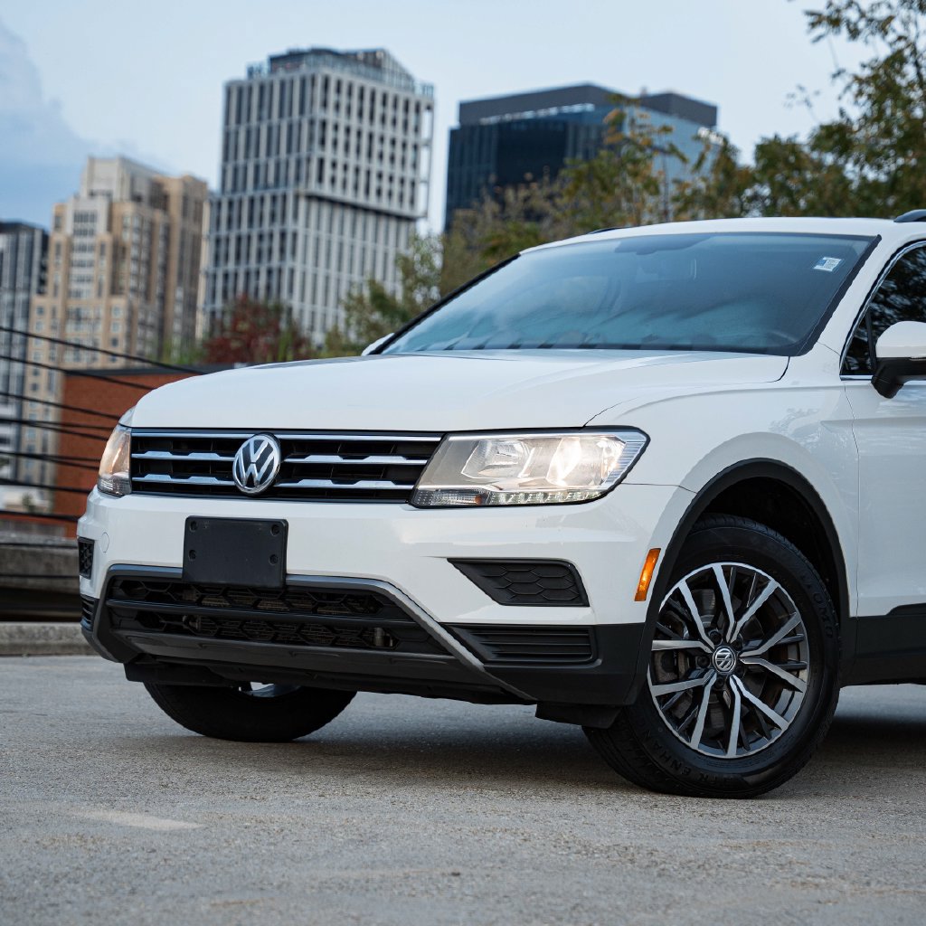Used 2019 Volkswagen Tiguan SE w/ Panoramic Sunroof Package AWD/4WD image 3