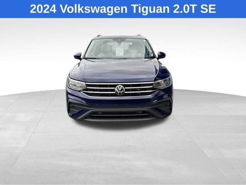 Used 2024 Volkswagen Tiguan SE FWD image 2
