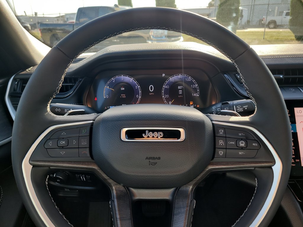 New 2027 Jeep Grand Cherokee Limited w/ Limited Altitude Package RWD image 31