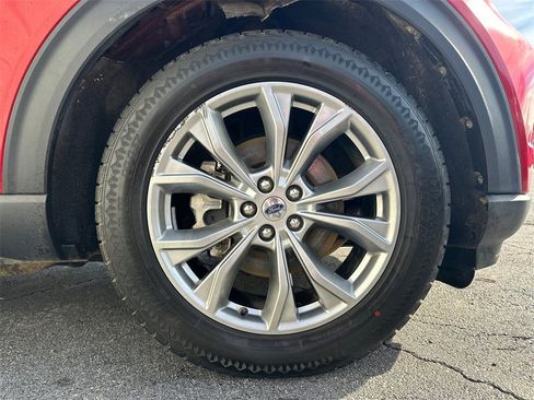 Used 2020 Ford Explorer XLT w/ Equipment Group 202A image 13