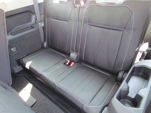 Used 2022 Volkswagen Tiguan SE FWD image 14