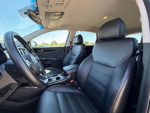 Used 2018 Kia Sorento EX image 11
