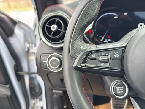 Used 2024 Alfa Romeo Giulia AWD image 36