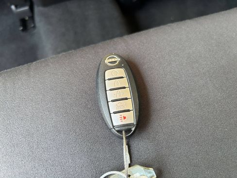 Used 2025 Nissan Altima 2.5 SV FWD image 25