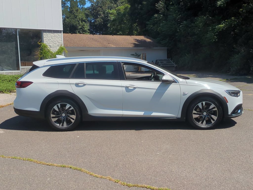 Used 2018 Buick Regal Essence w/ Driver Confidence Package #1 AWD/4WD image 3