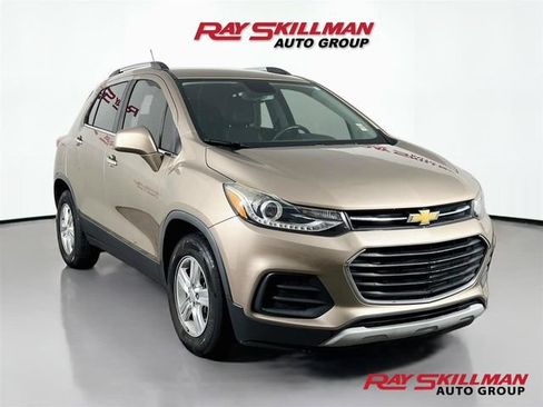 Used 2018 Chevrolet Trax LT w/ LT Convenience Package FWD image 1