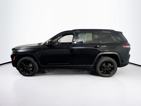Used 2023 Jeep Grand Cherokee Altitude AWD/4WD image 8