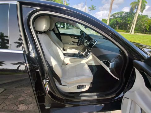 Used 2020 Jaguar XE S AWD/4WD image 38