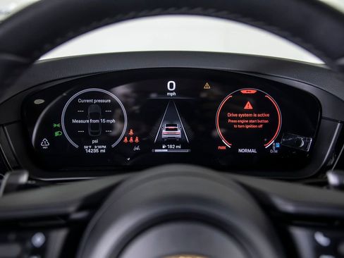 Used 2024 Porsche Cayenne Coupe image 33