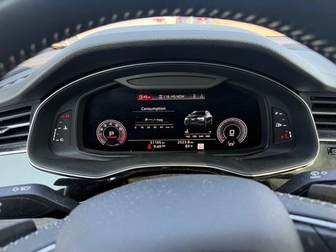 Used 2019 Audi Q8 Premium Plus w/ Premium Plus AWD/4WD image 17
