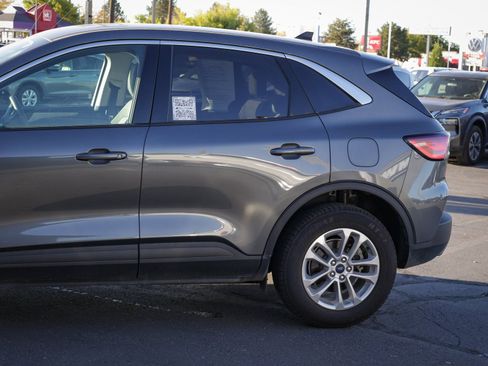 Used 2022 Ford Escape SE w/ Cold Weather Package image 8