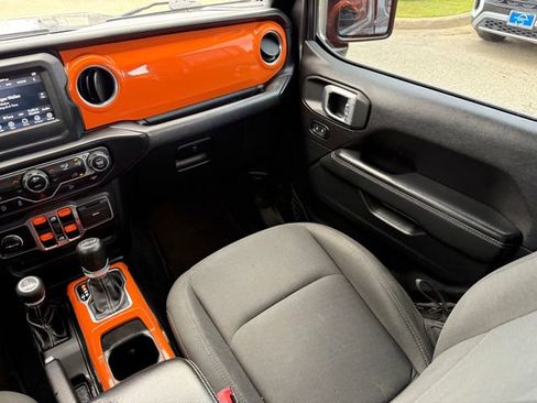 Used 2020 Jeep Wrangler Unlimited Sahara AWD/4WD image 25