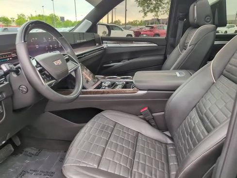 Certified 2025 Cadillac Escalade Sport Platinum AWD/4WD image 17