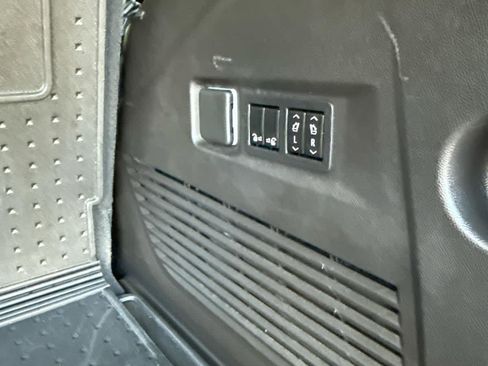 Used 2021 Chevrolet Tahoe LT w/ LT Signature Package image 13