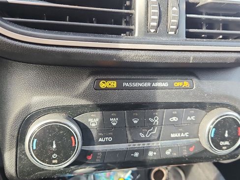 Used 2022 Ford Escape SE w/ SE Sport Appearance Package image 23