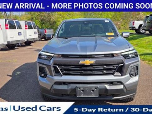 Used 2023 Chevrolet Colorado LT w/ LT Convenience Package III AWD/4WD image 2