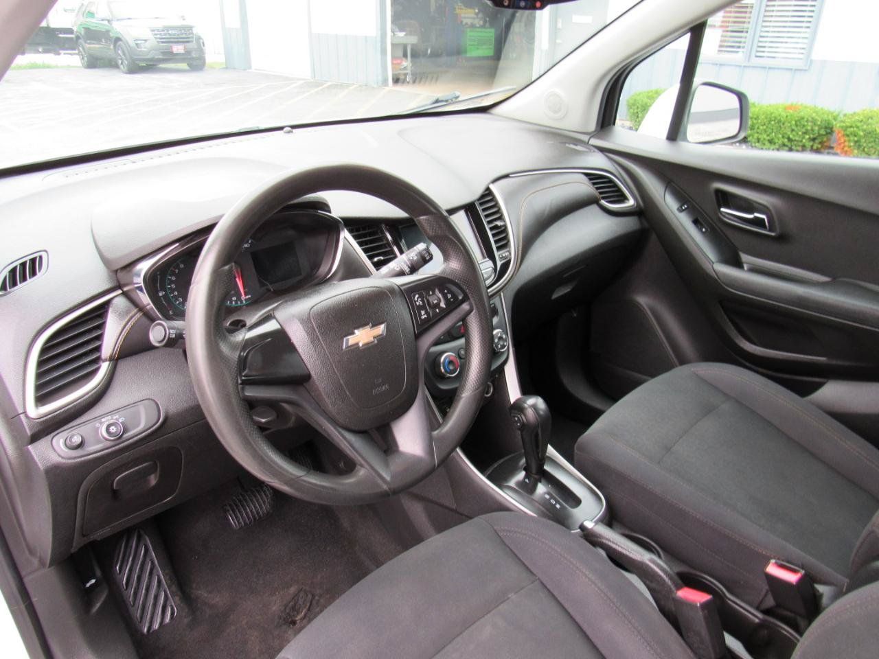 Used 2018 Chevrolet Trax LS AWD/4WD image 15