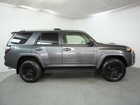 Used 2017 Toyota 4Runner TRD Off-Road AWD/4WD image 6