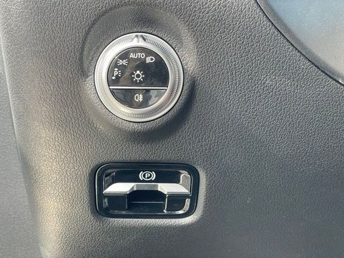 Used 2025 Mercedes-Benz C 300 4MATIC Sedan image 13