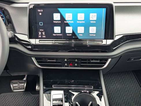 New 2026 Volkswagen Atlas Cross Sport SEL Premium R-Line AWD/4WD image 21