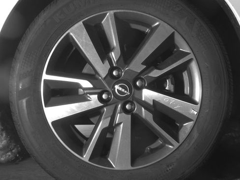 Used 2025 Nissan Versa SV FWD image 13