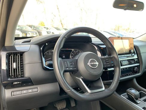 Used 2025 Nissan Pathfinder SV image 36