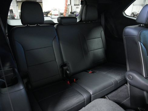 Used 2025 Buick Enclave Sport Touring AWD/4WD image 18