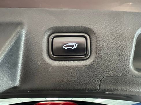 Used 2019 Hyundai Santa Fe Limited FWD image 9