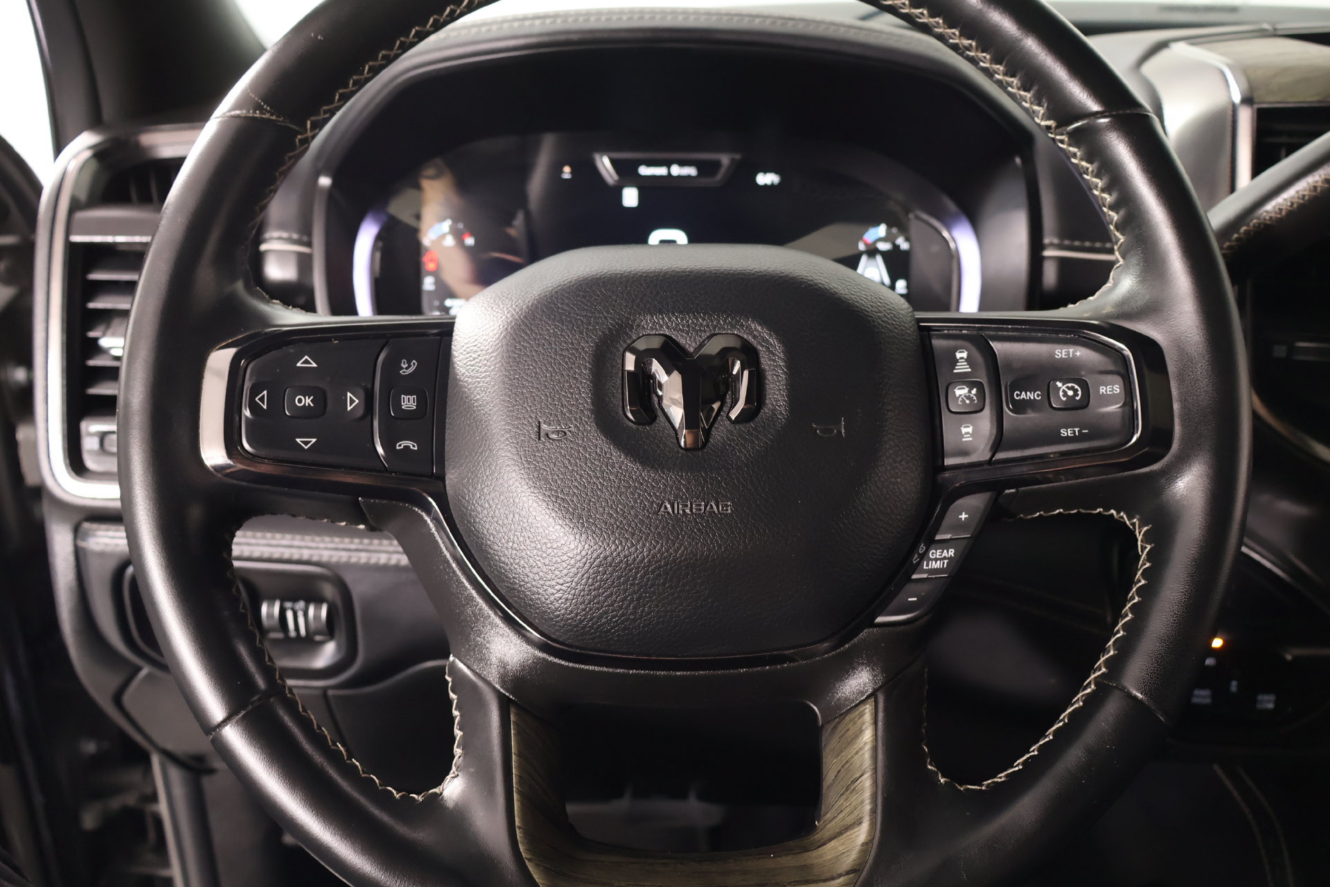 Used 2026 RAM 2500 Limited AWD/4WD image 3