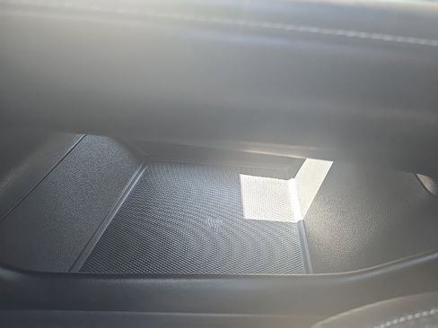 Used 2024 Volkswagen Atlas Cross Sport SE image 31