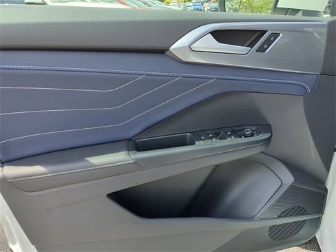 New 2025 Volkswagen Taos SEL image 18