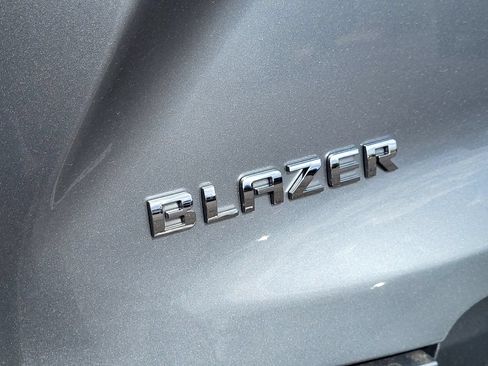 Used 2025 Chevrolet Blazer LT FWD image 9