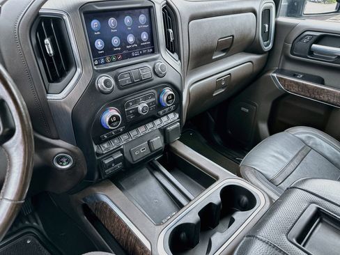 Used 2022 GMC Sierra 2500 Denali w/ Denali Black Diamond Edition AWD/4WD image 26
