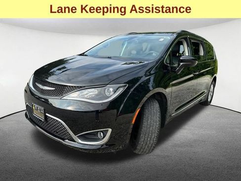 Used 2017 Chrysler Pacifica Touring-L FWD image 5