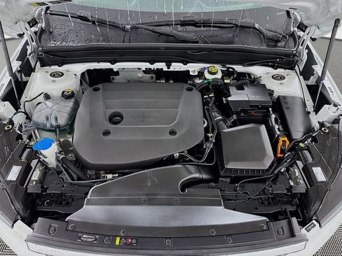 Used 2023 Volvo XC40 B5 Plus w/ Climate Package image 32