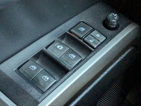 Used 2022 Toyota Tacoma SR5 w/ Technology Package image 23